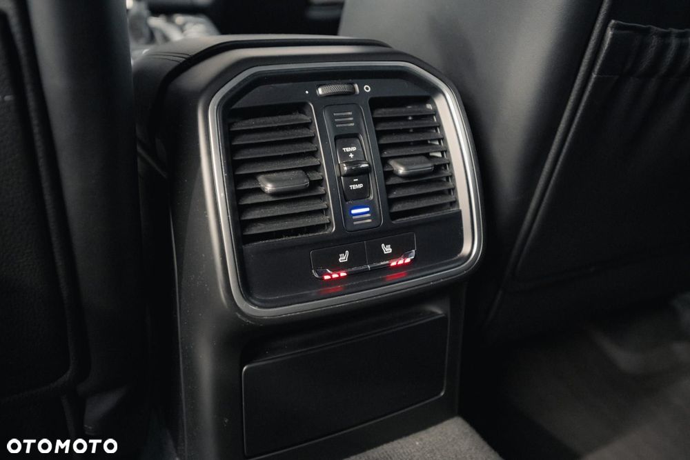 Porsche Macan Turbo - 36