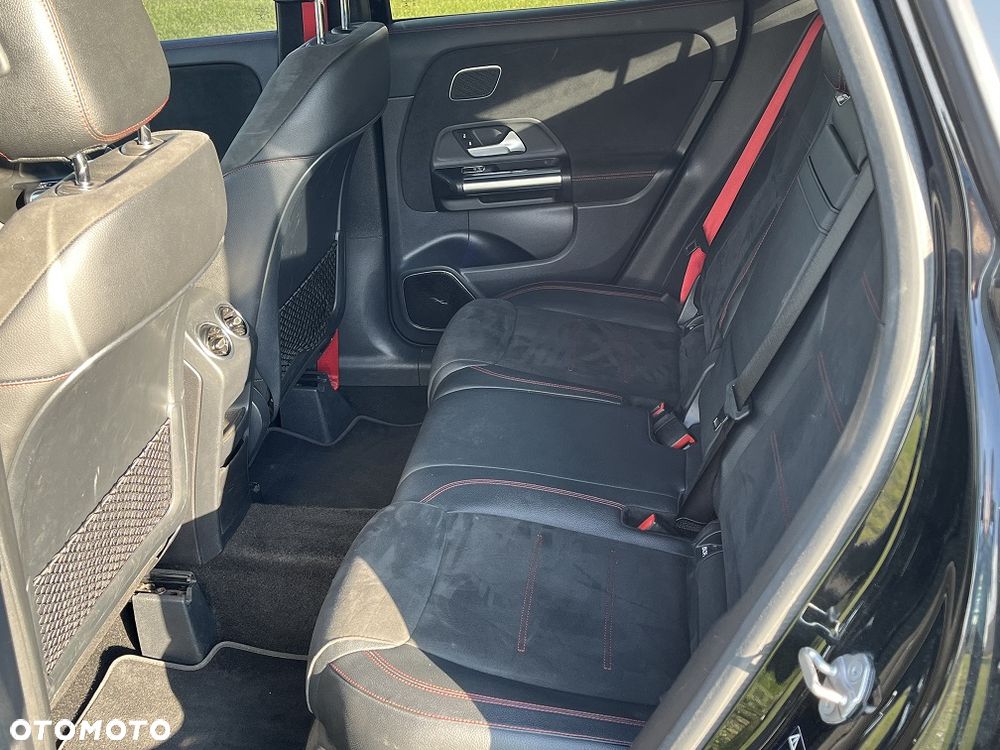 Mercedes-Benz GLA - 14
