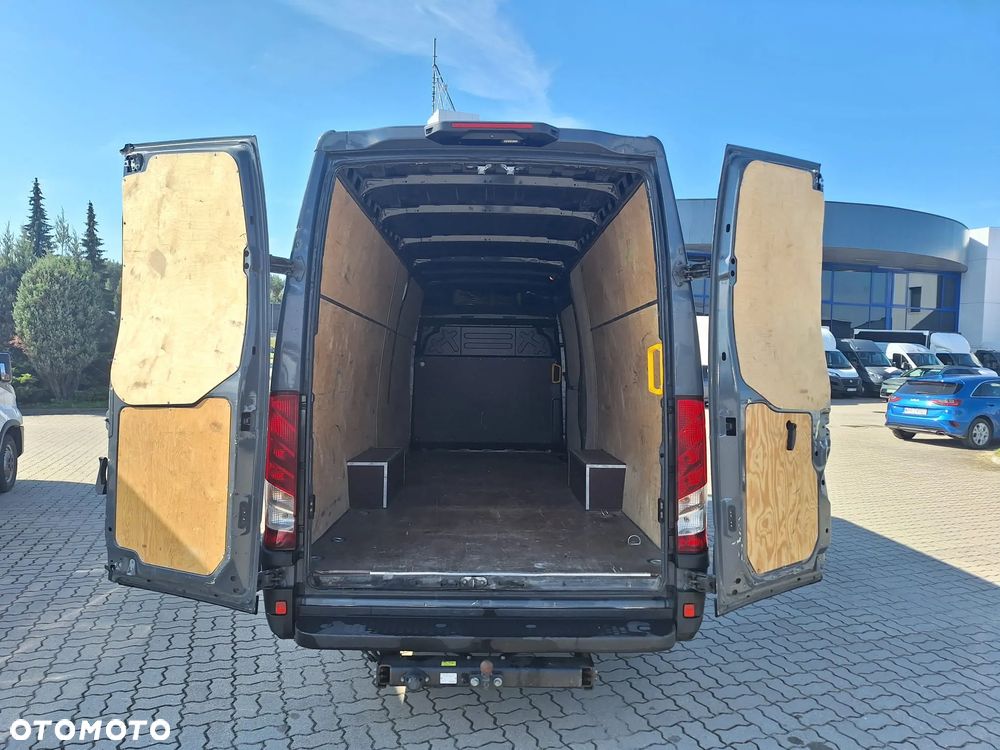 Iveco Daily 35S18 HiMatic furgon 16m blaszak automat FV23% MAXI - 17