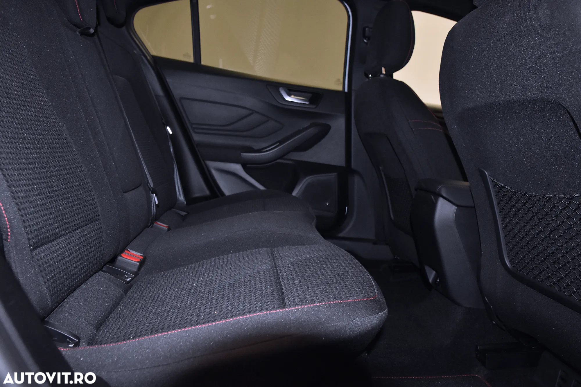Ford Focus 1.0 EcoBoost MHEV ST-Line X - 12