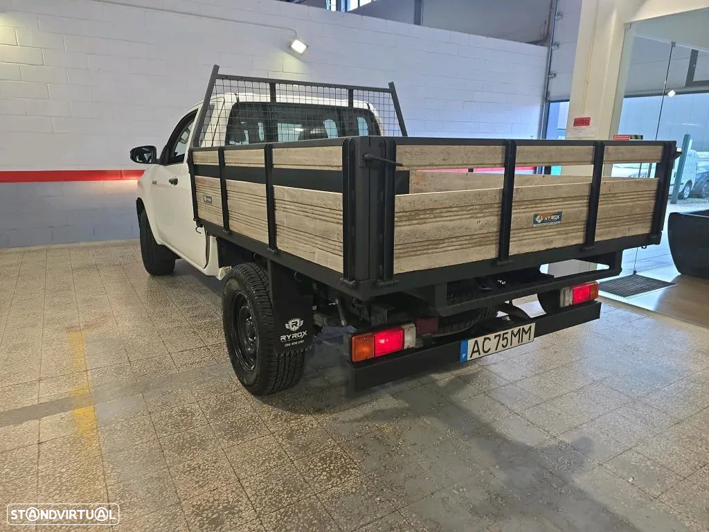 Toyota Hilux 2.4 D-4D 4WD CE CH - 2