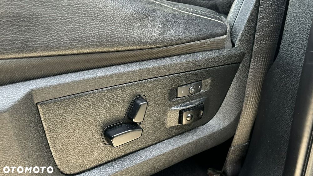Dodge RAM - 32