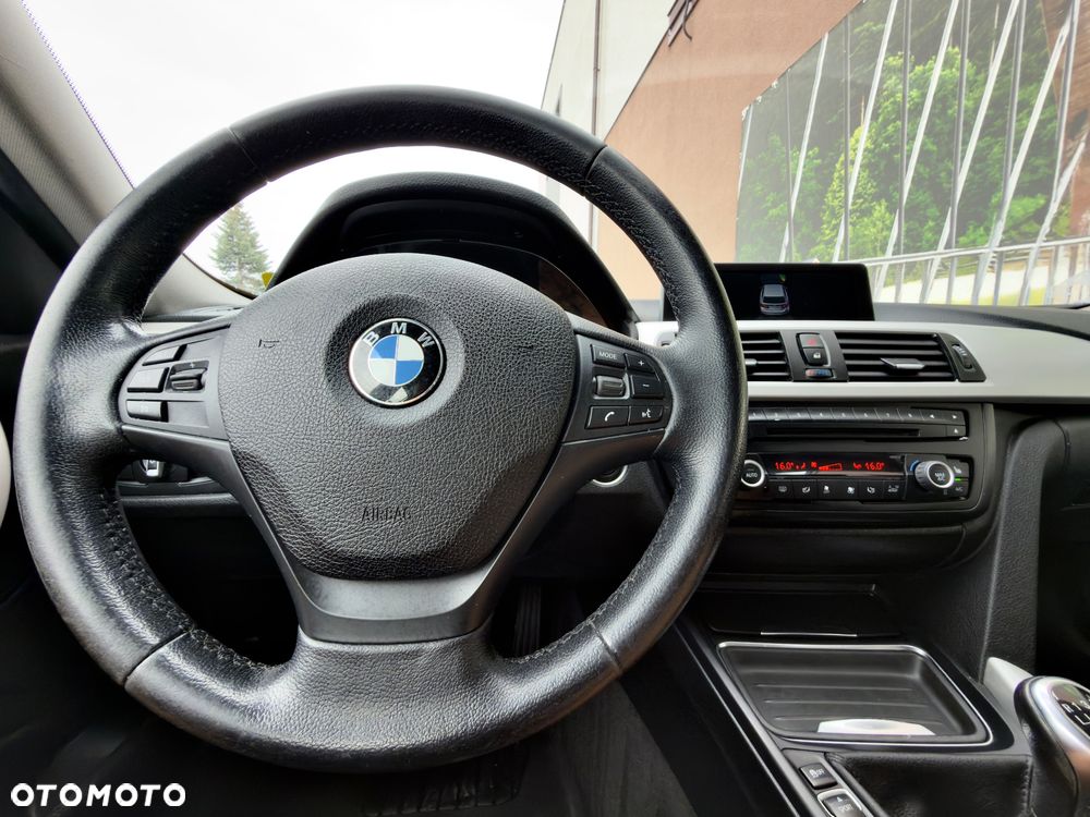BMW Seria 3 325d - 31