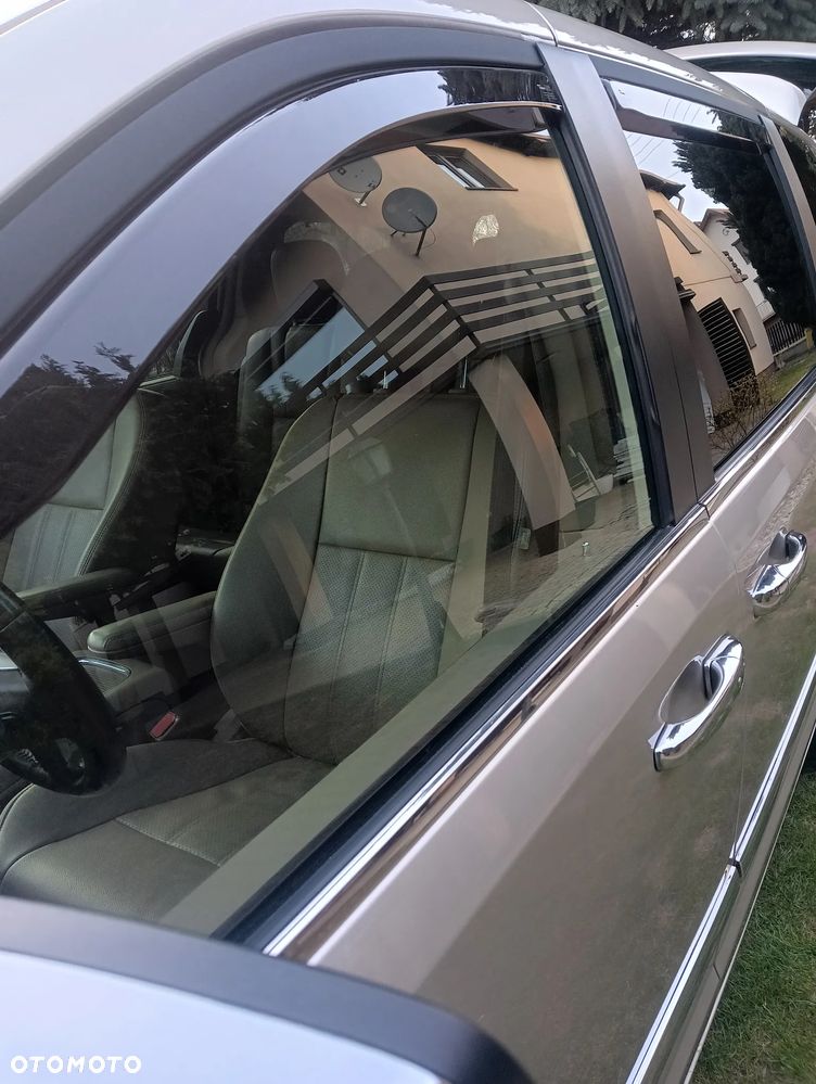 Chrysler Town & Country 3.6 Limited - 28