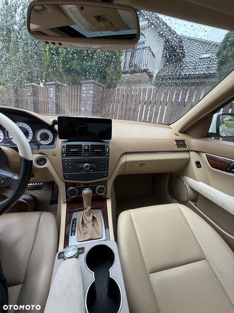 Mercedes-Benz Klasa C 300 Avantgarde 4-Matic - 17