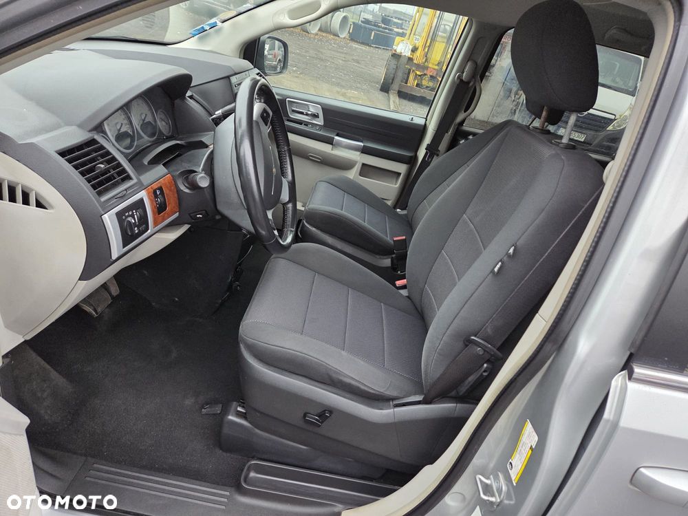 Chrysler Grand Voyager - 24