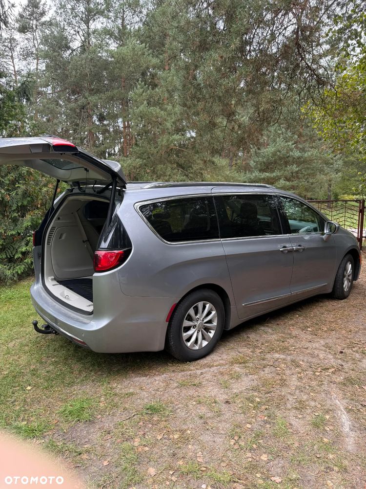 Chrysler Pacifica - 15