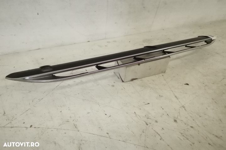 Ornament Crom Inferior Fusta Bara Fata Original In Stare Buna Mercedes - 2
