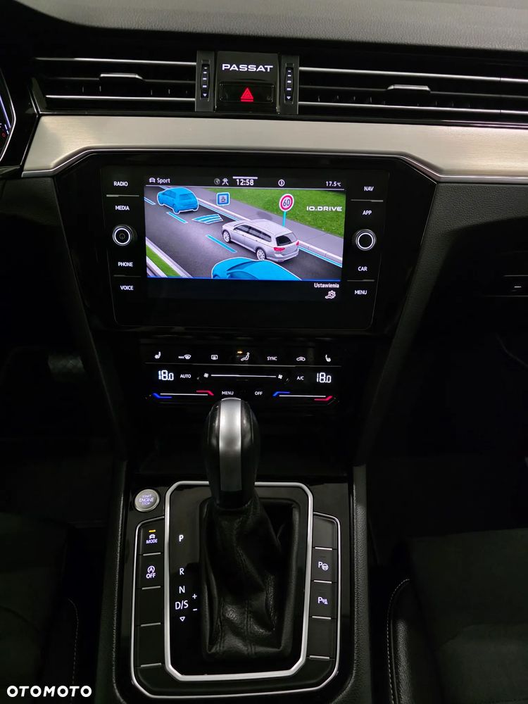 Volkswagen Passat - 11