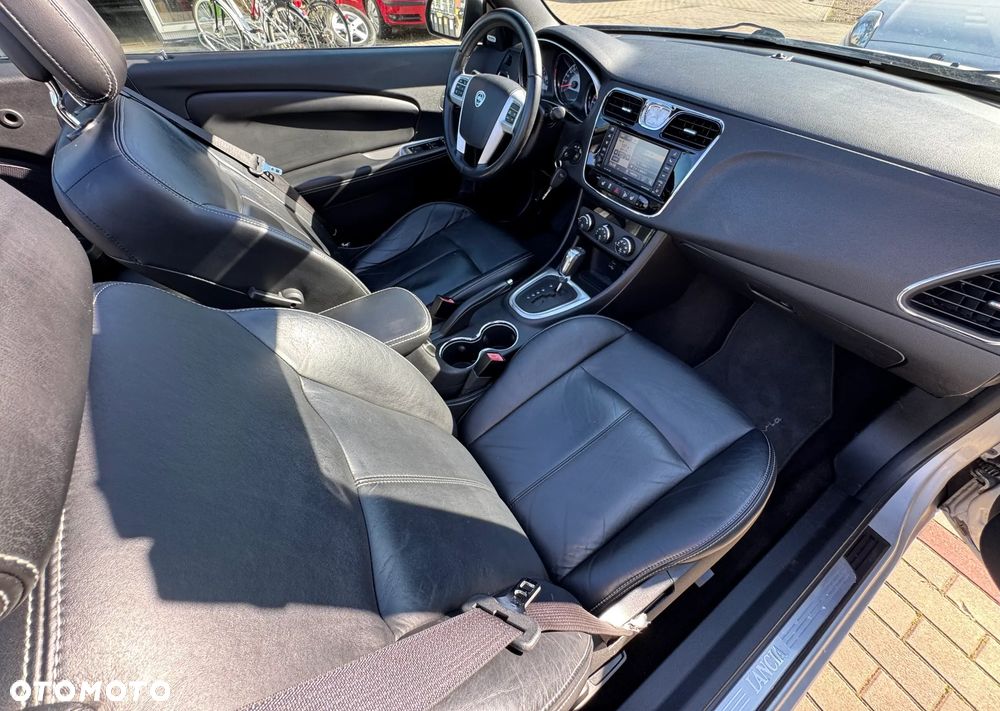 Chrysler 200 - 25