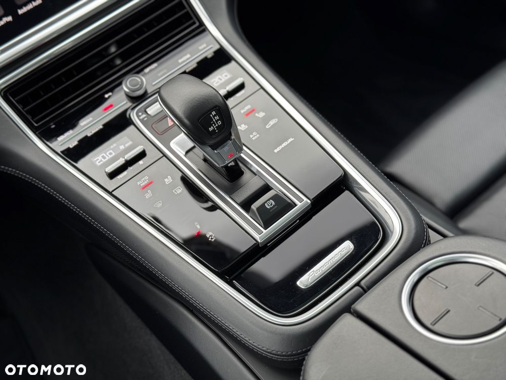 Porsche Panamera 4 E-Hybrid Platinum Edition - 17