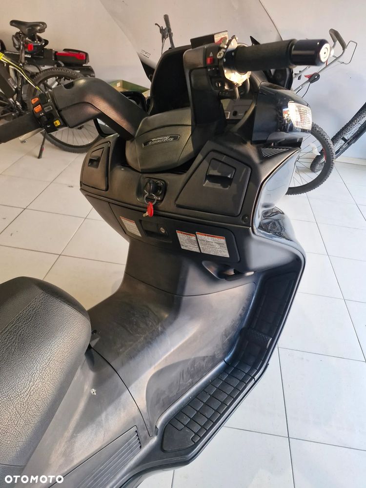 Suzuki Burgman - 4
