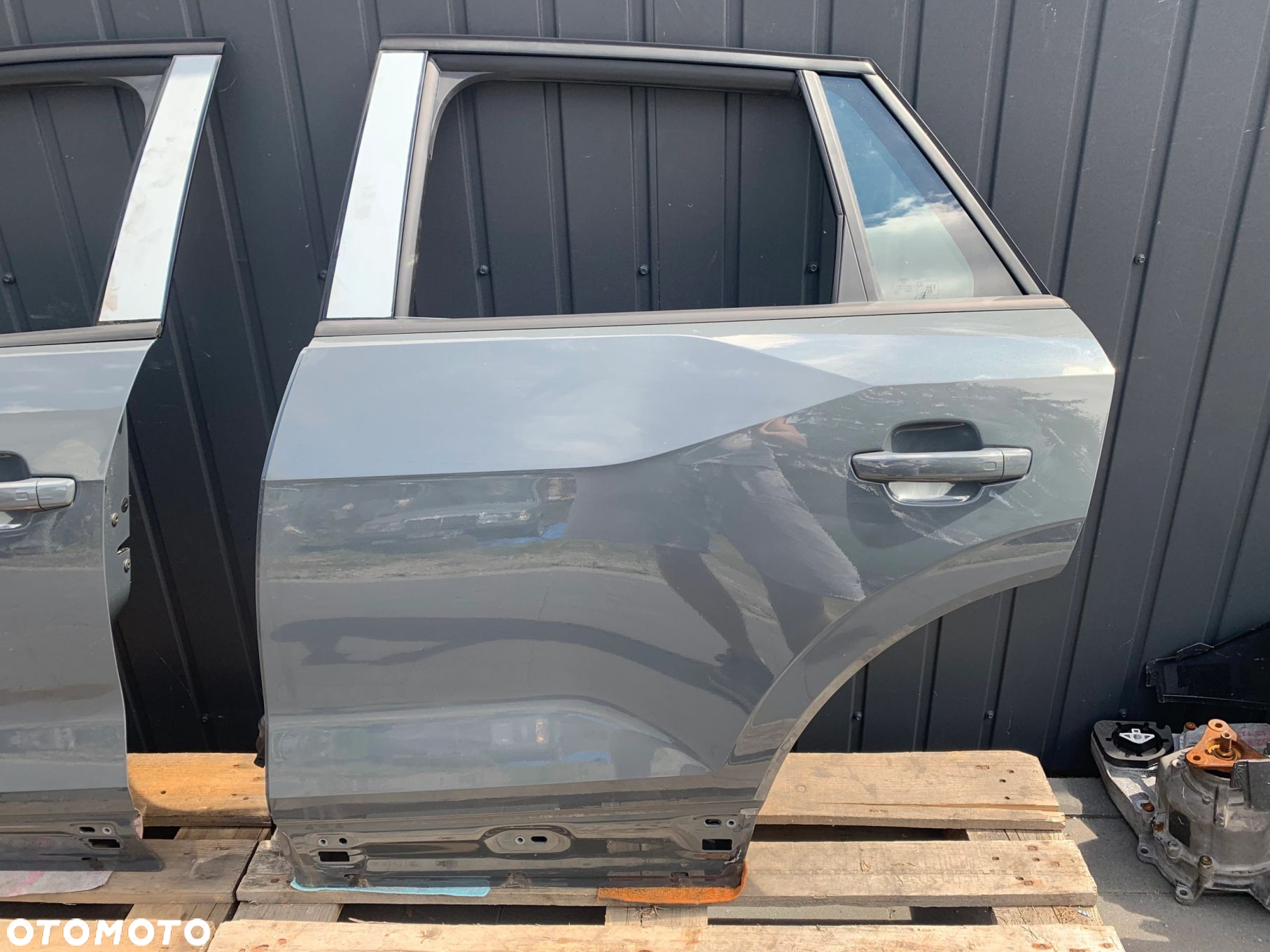 DRZWI LEWA STRONA PRZÓD TYŁ AUDI Q2 81A G3 NONOGRAU METALLIC - 2