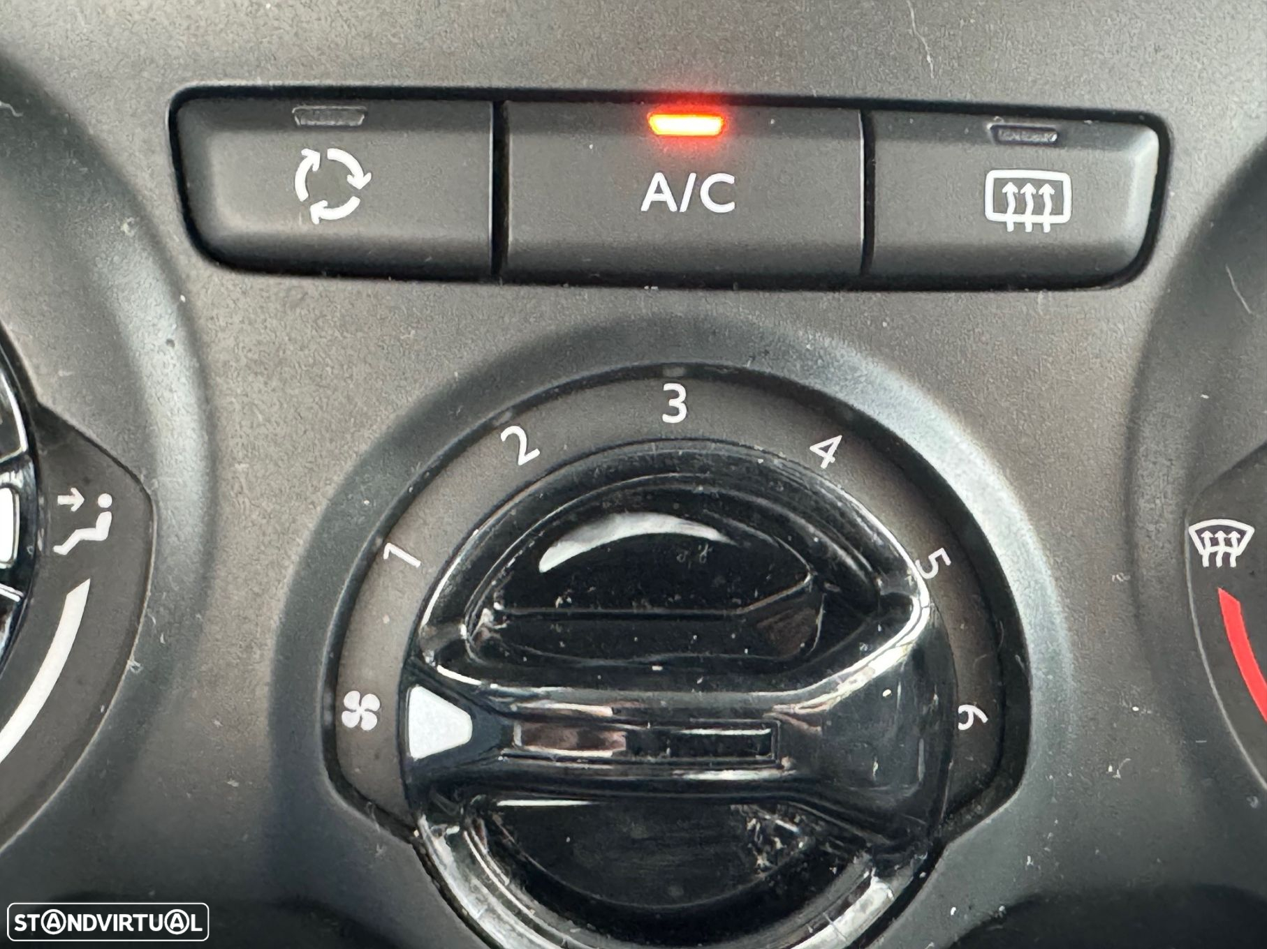 Peugeot 208 1.2 VTi Access - 27