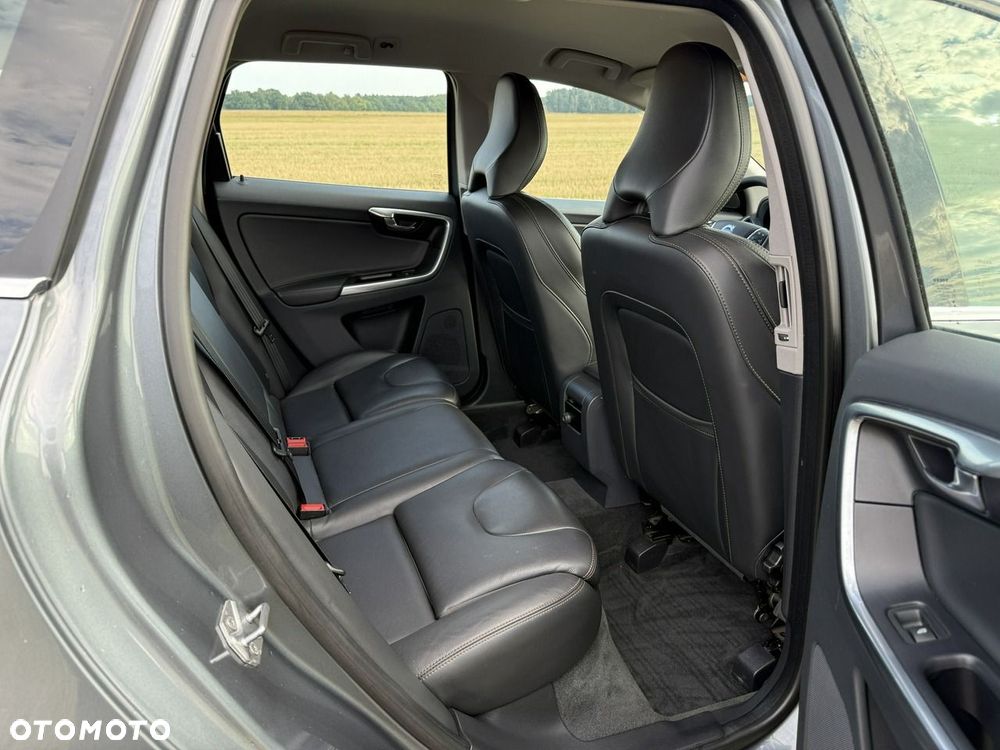 Volvo XC 60 D4 Geartronic Momentum Pro - 17