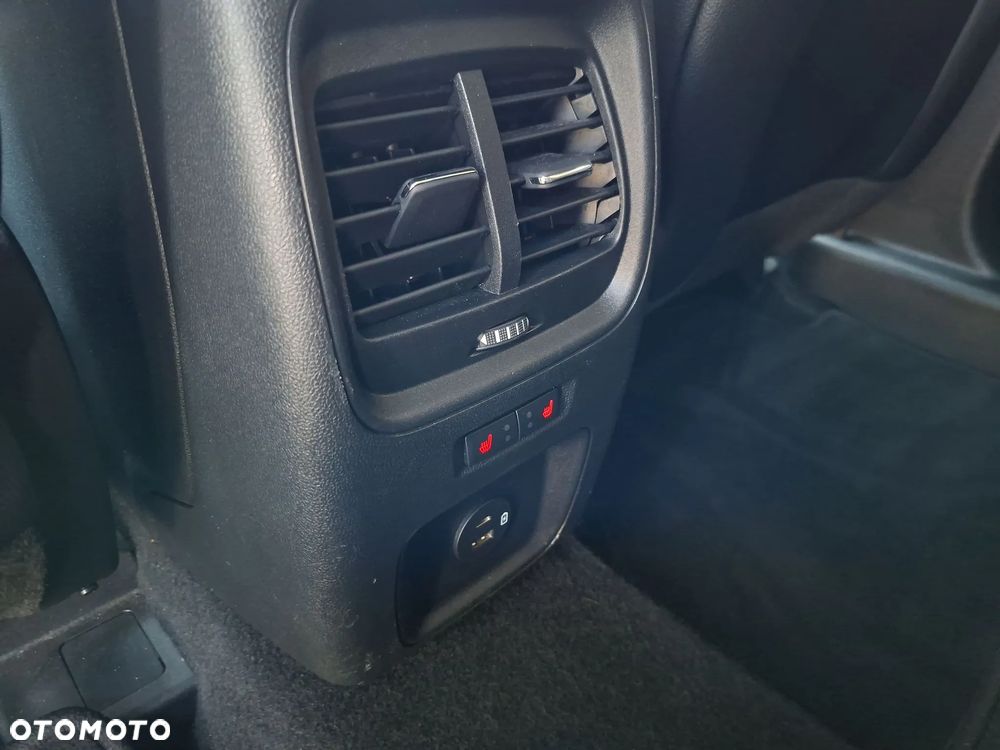 Ford Kuga 2.5 FHEV FWD Titanium X - 32