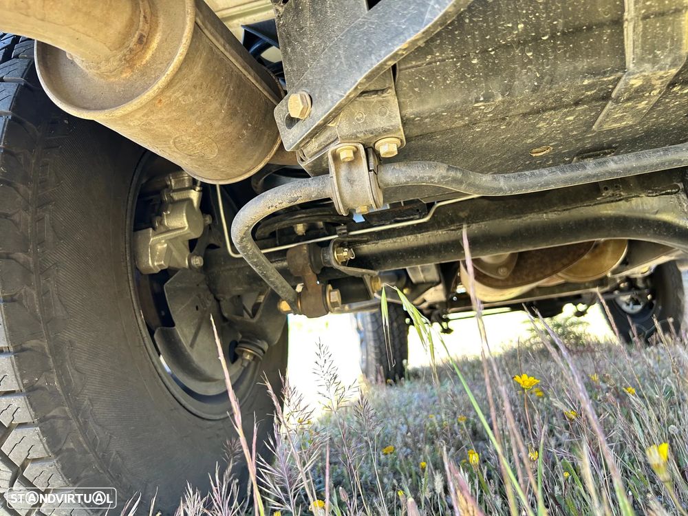 Land Rover Defender 90 2.4 CRD S - 39