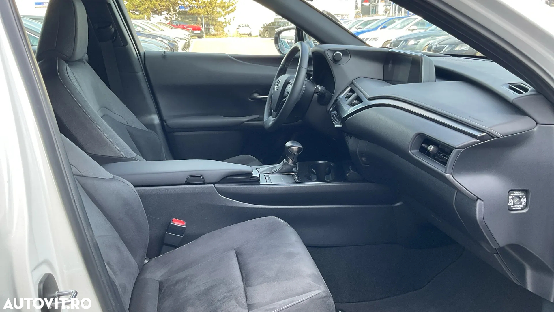 Lexus UX 250h Business Edition - 35
