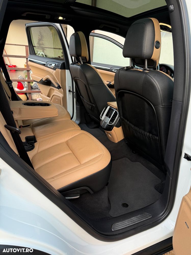 Porsche Cayenne 3.0 L V6 - 7