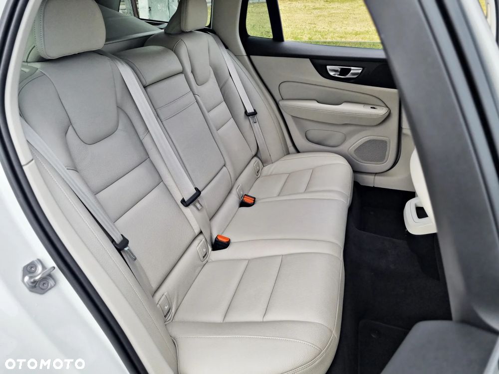 Volvo V60 Cross Country B4 D AWD Geartronic Pro - 26