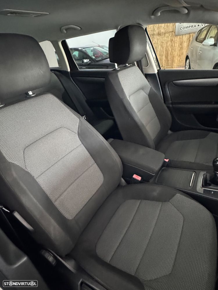 VW Passat 1.6 TDI Trendline - 18