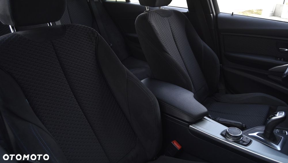 BMW Seria 3 320d xDrive Sport-Aut Sport Line - 25