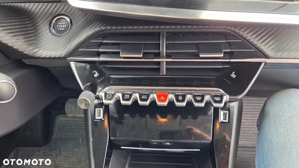 Peugeot 208 PureTech 100 EAT8 Active - 11