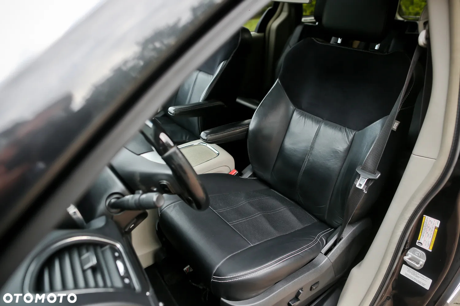 Chrysler Town & Country 3.6 Limited - 10