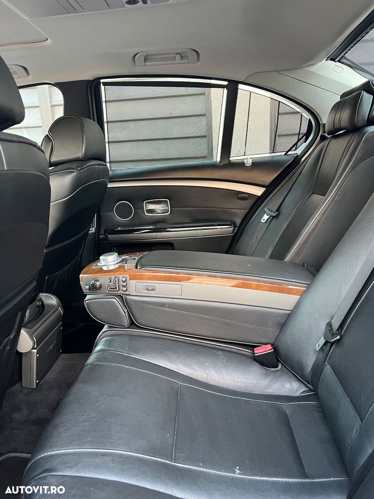 BMW Seria 7 740i A - 30