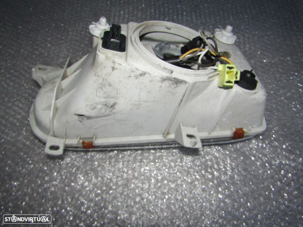Farol VW GOLF III , usado em bom estado, lado direito - 4