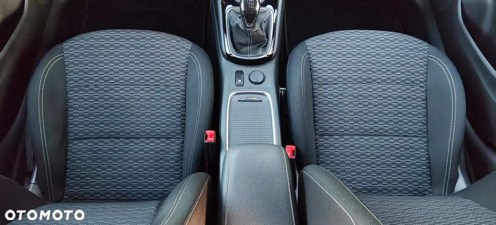 Opel Astra 1.4 Turbo Business - 23