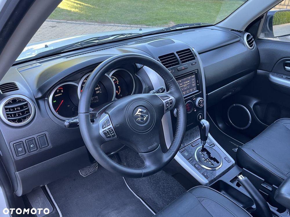 Suzuki Grand Vitara 2.4 De Luxe - 17