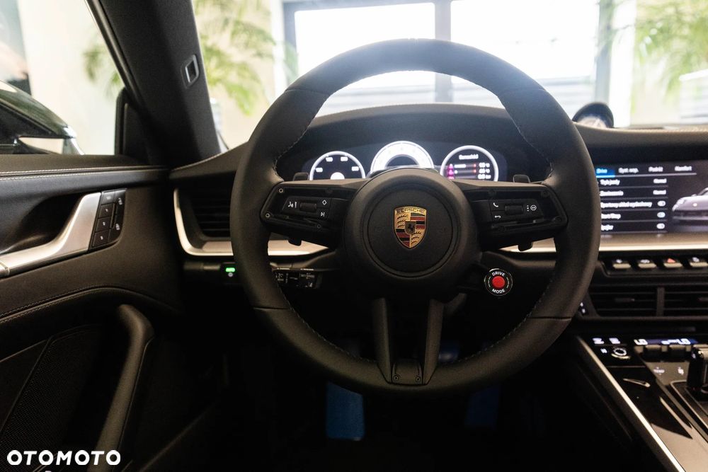 Porsche 911 Carrera 4S - 18
