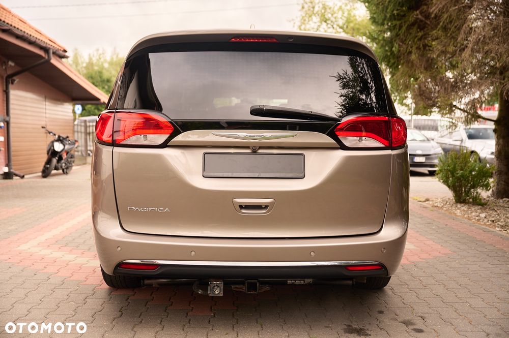 Chrysler Pacifica - 17
