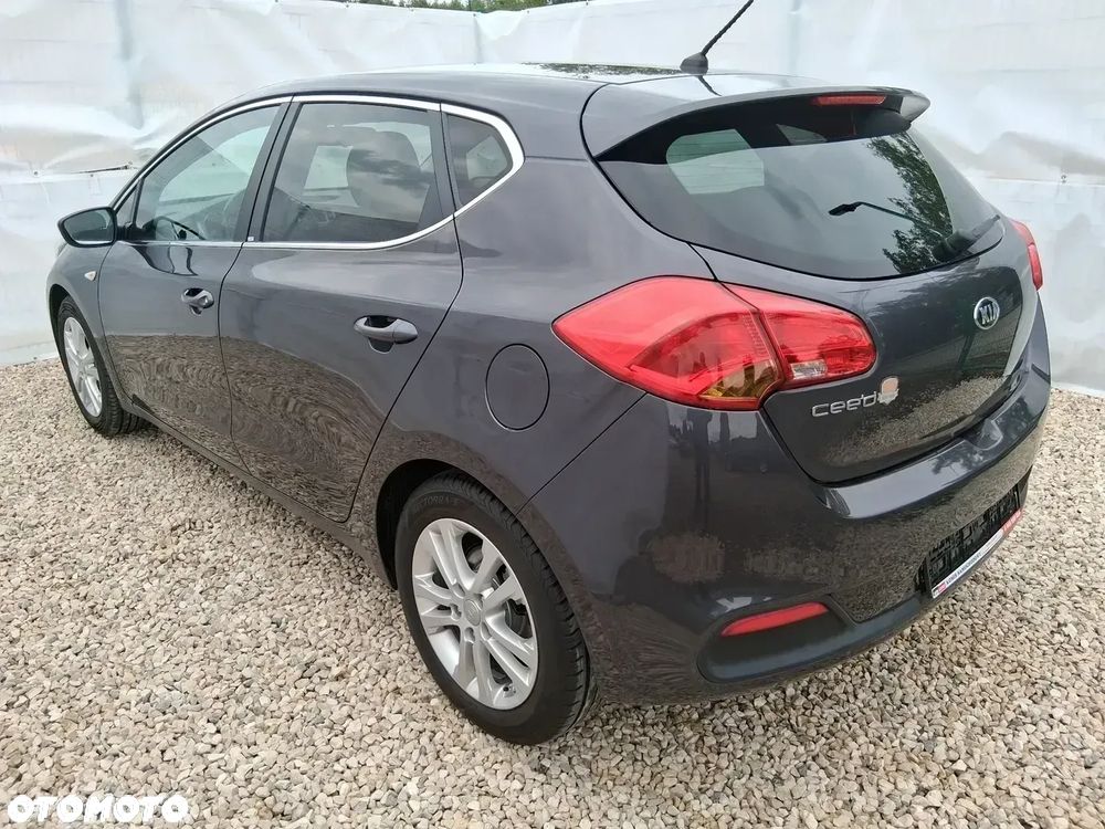 Kia Ceed 1.6 GDI Fifa World Cup Edition - 6