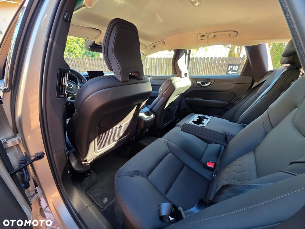 Volvo XC 60 B5 B AWD Plus Dark - 28