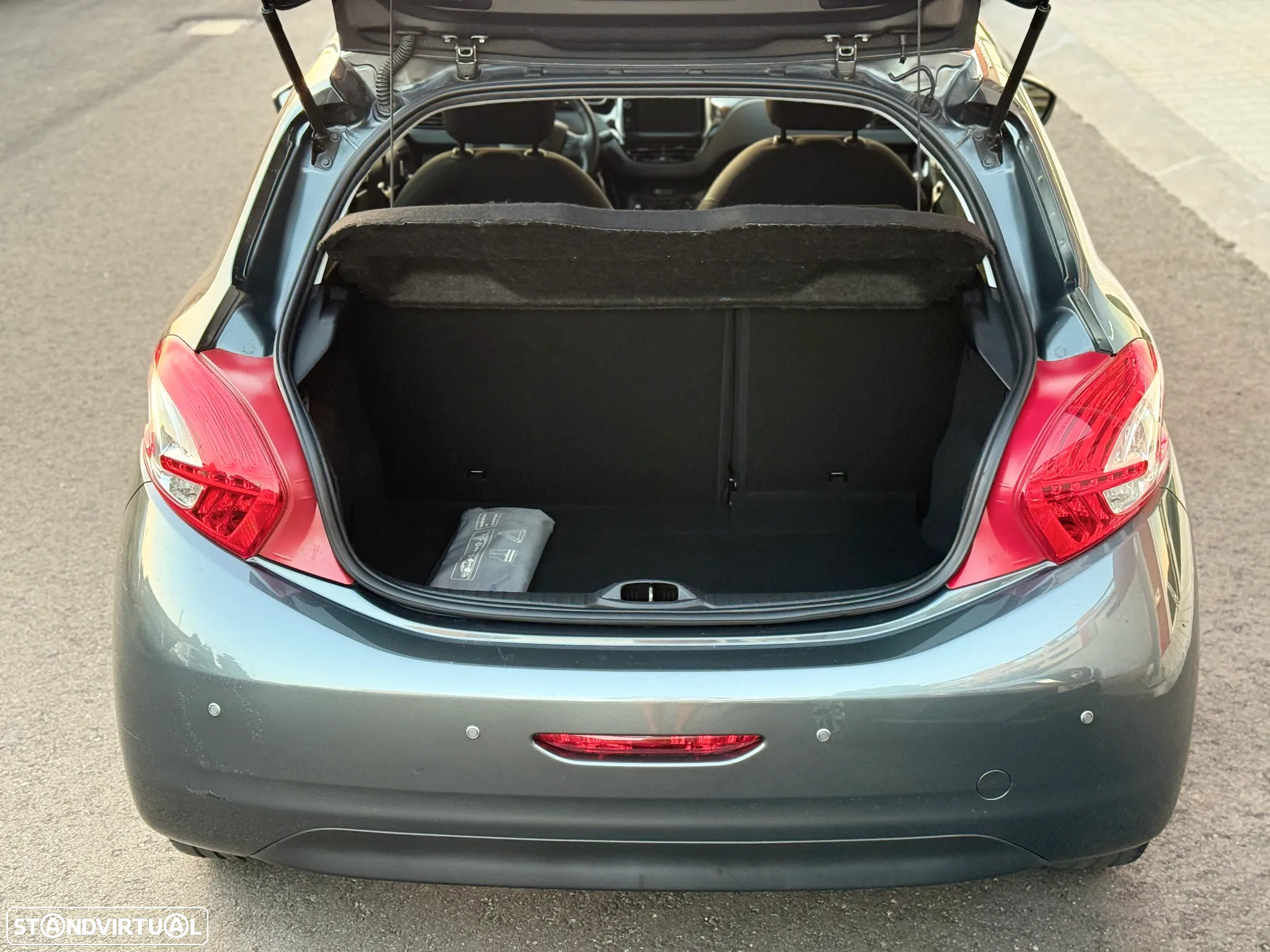 Peugeot 208 1.2 VTi SE Style - 11