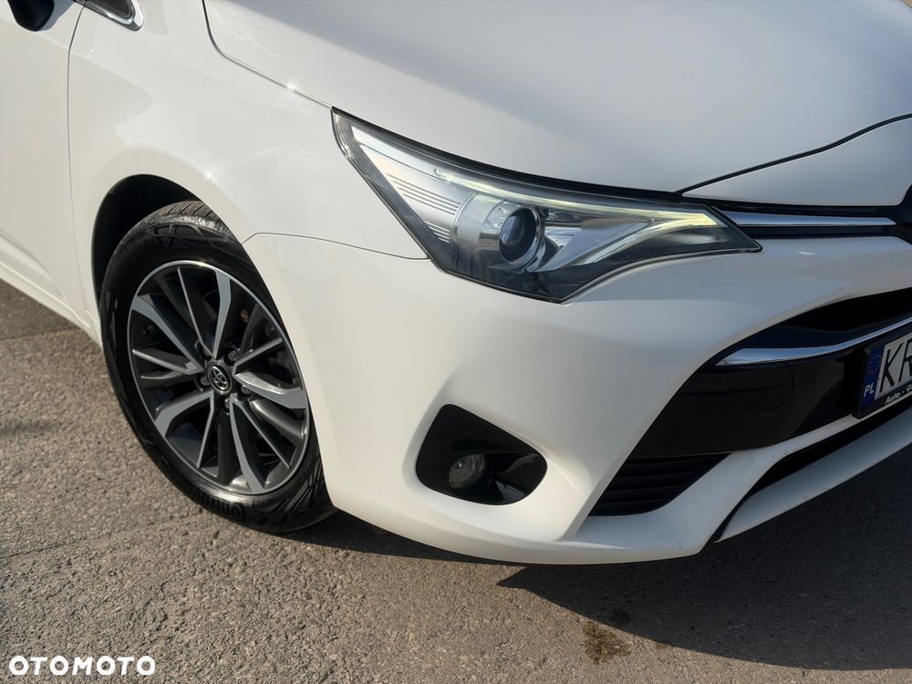 Toyota Avensis 2.0 D-4D Premium - 13