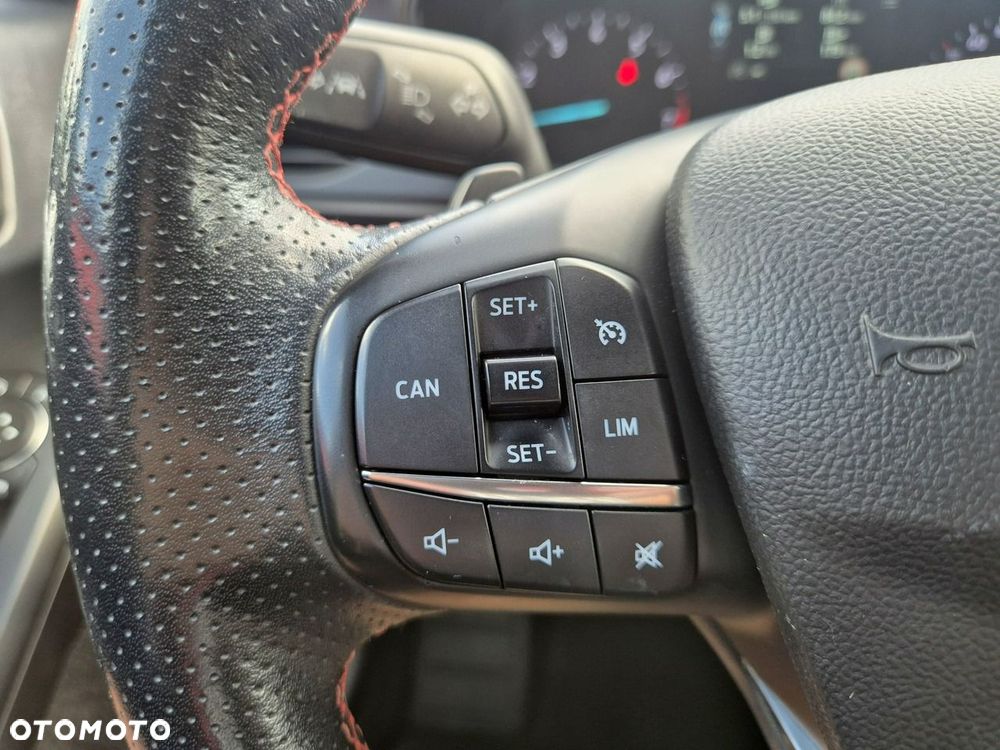 Ford Focus 1.0 EcoBoost Hybrid ST-LINE - 32
