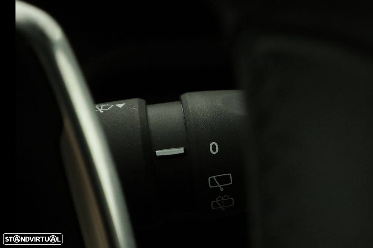 Peugeot 2008 1.2 PureTech Allure EAT8 - 19