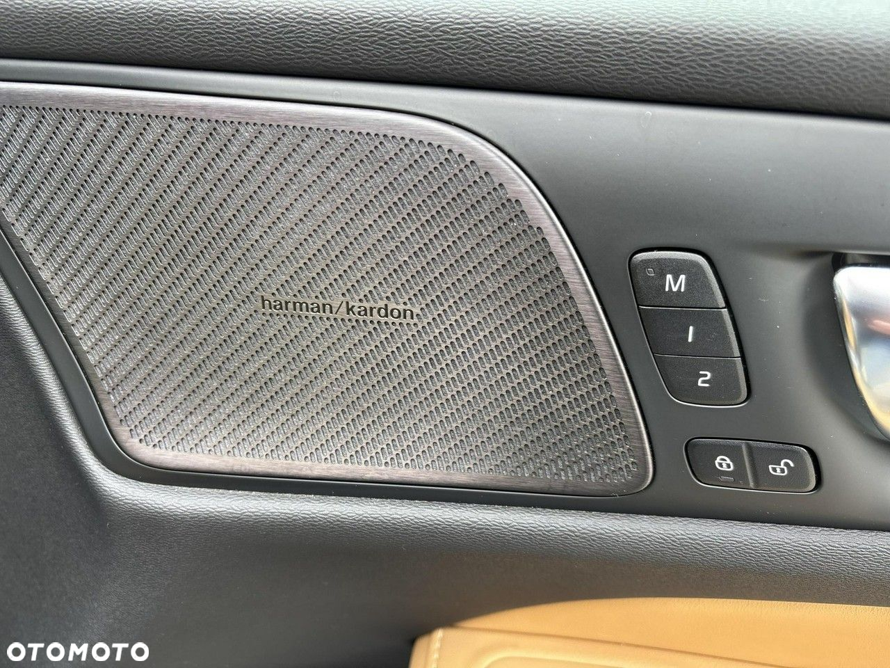 Volvo V60 Cross Country - 22