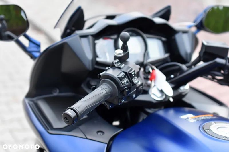 Yamaha FJR - 28