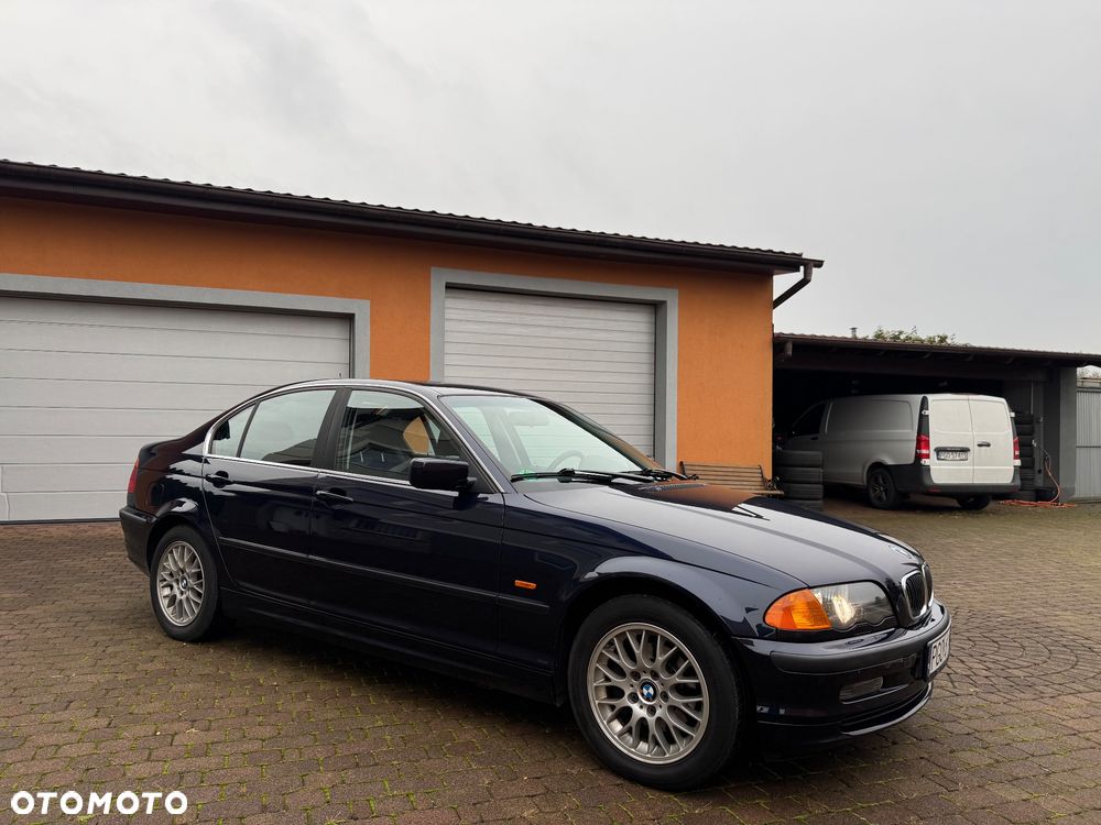 BMW Seria 3 ver-320i - 10