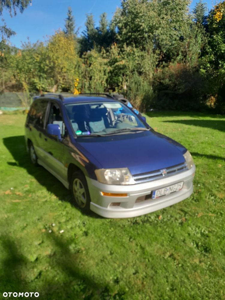 Mitsubishi Space Runner - 2