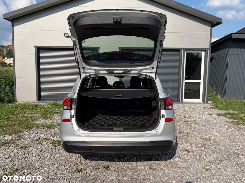 Hyundai i30 1.4 T-GDI Classic + - 26