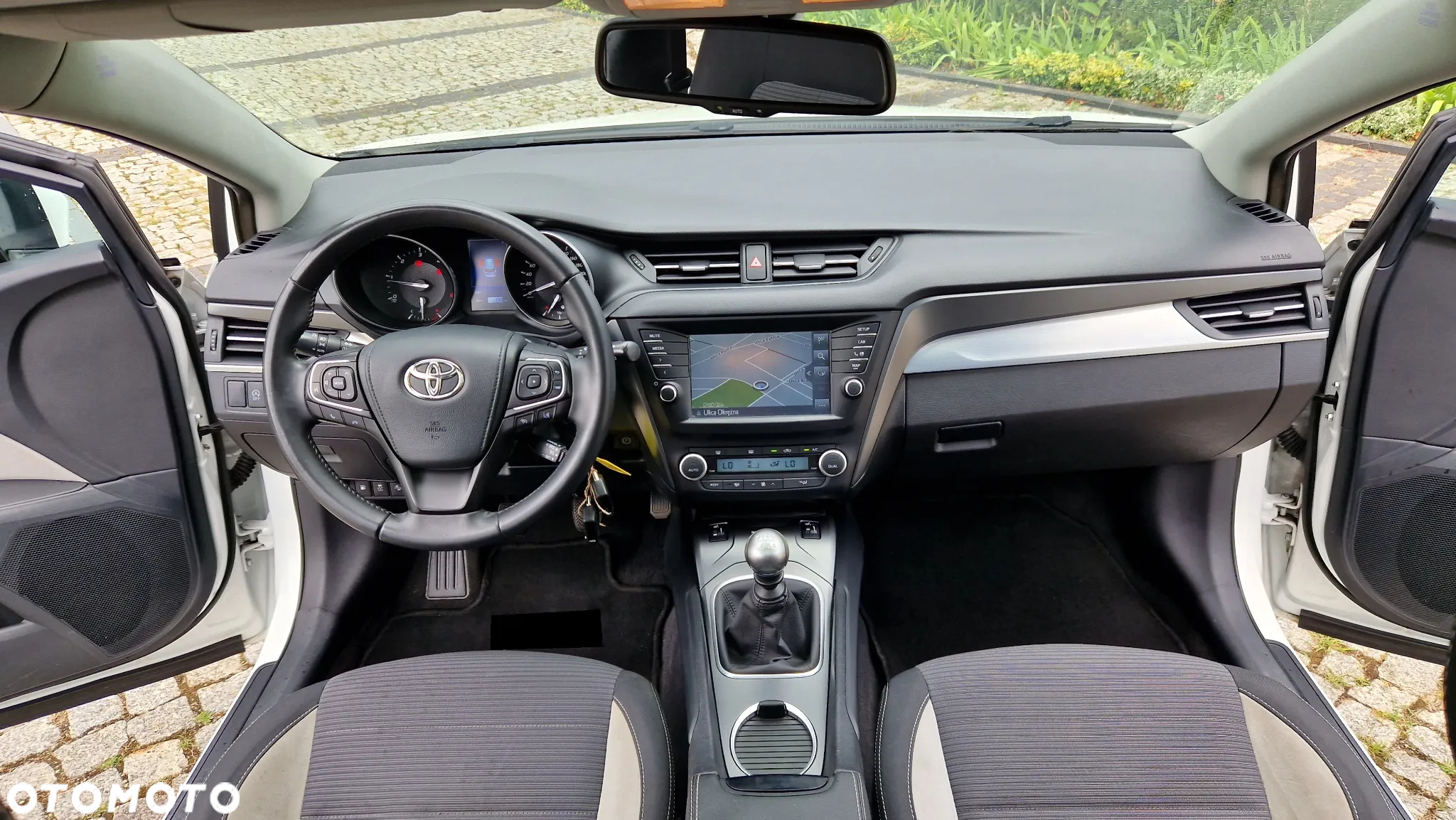 Toyota Avensis 2.0 D-4D Premium - 17
