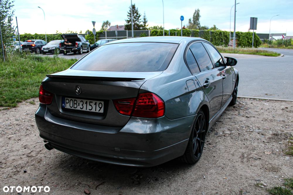 BMW Seria 3 320d xDrive - 14