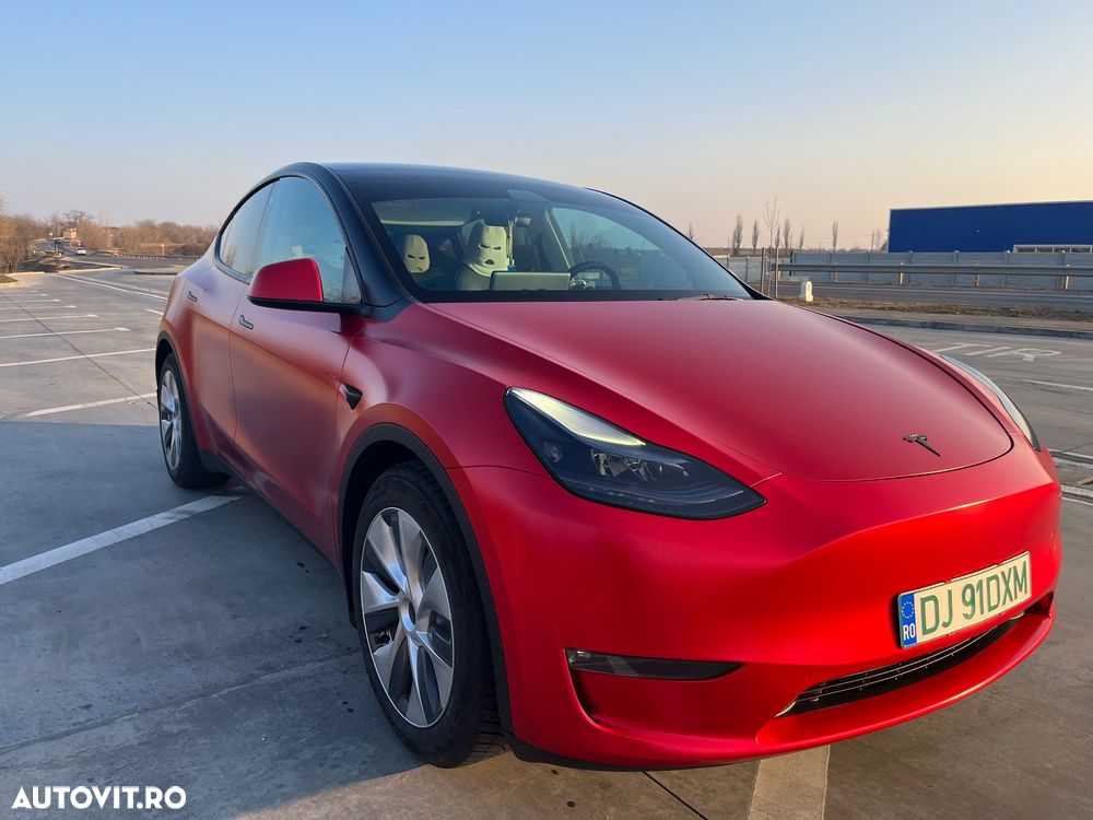 Tesla Model Y - 12