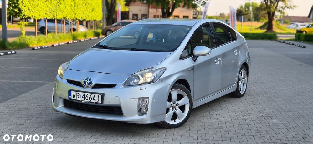 Toyota Prius (Hybrid) Life - 24