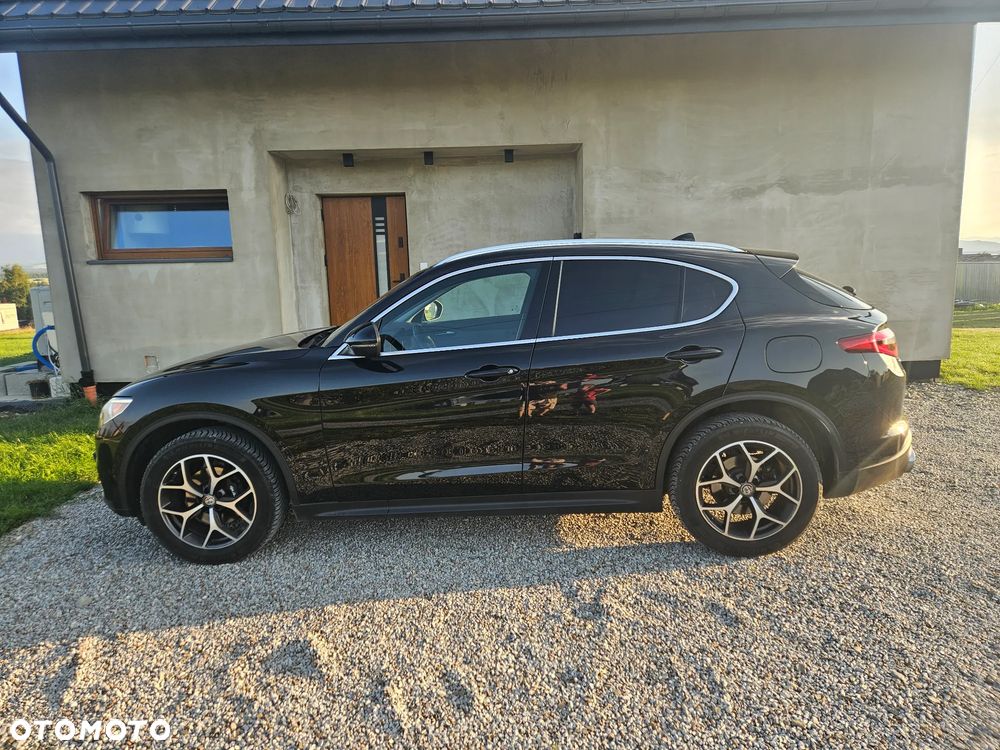 Alfa Romeo Stelvio 2.0 Turbo 16V AT8-Q4 Lusso - 4